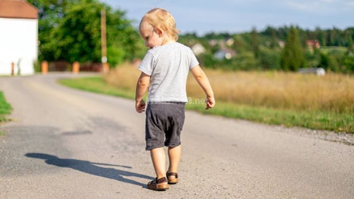 Nếu bạn mơ thấy bé trai đi lạc, điều này có thể ngụ ý về một sự thay đổi quan trọng trong sự nghiệp của bạn, như chuyển đến một công ty mới hoặc thay đổi vị trí công việc.