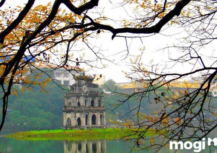 Tết này bạn đã nghĩ đến điểm đến nào chưa? Hồ Gươm – Hà Nội, với vẻ đẹp cổ kính và lịch sử lâu đời, chắc chắn sẽ là lựa chọn tuyệt vời cho kỳ nghỉ của bạn.