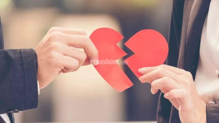 Đối với người có nốt ruồi lệ, tình duyên thường không suôn sẻ, dễ gặp phải những khó khăn và trắc trở không ngừng.
