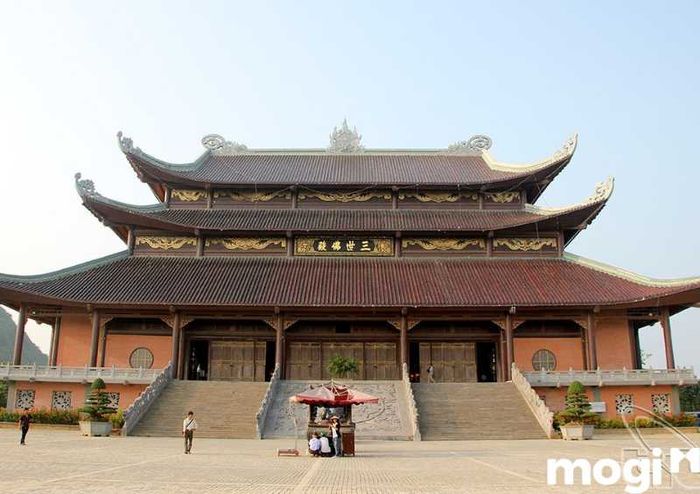 Tết này nên du lịch ở đâu? Chùa Bái Đính – Ninh Bình, với không gian thanh tịnh, là sự lựa chọn tuyệt vời để tìm lại sự bình yên trong tâm hồn.