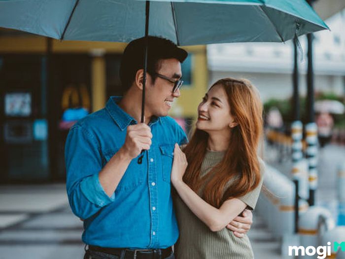 Cung Bảo Bình nam luôn thể hiện sự quan tâm đến người yêu theo cách riêng, âm thầm và kín đáo.