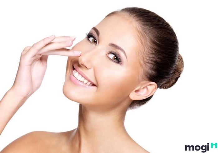 Sơn căn cao, đầy đặn và thẳng chính là dấu hiệu của cát tướng.