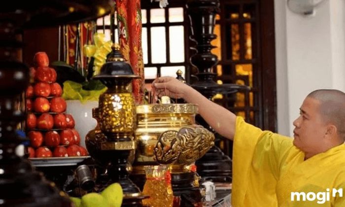 Ý Nghĩa Của Việc Cúng Văn Khấn Bao Sái Bàn Thờ