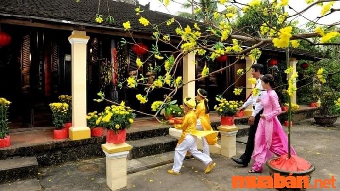 Trong năm 2024, nam mạng tuổi Tân Dậu nên chọn những người tuổi Tân Mùi hoặc Canh Thân để xông nhà đầu năm. Điều này sẽ đem lại tài lộc và vận may cho gia đình.