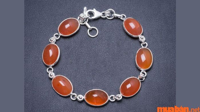 Mẫu vòng tay từ đá Carnelian sang trọng