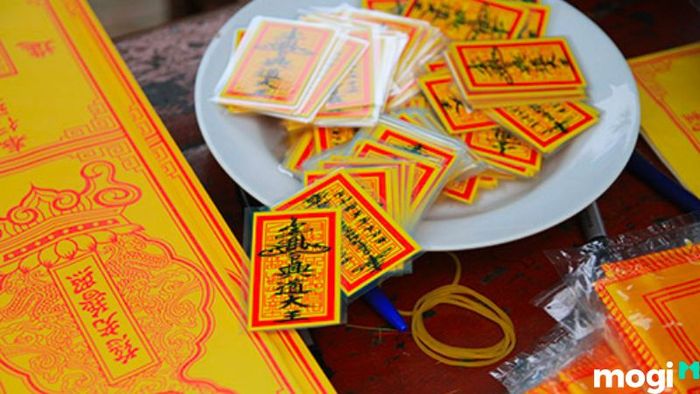 Trấn trạch có nghĩa là bảo vệ và giữ gìn sự an lành cho ngôi nhà, ngăn chặn những yếu tố xấu xâm nhập vào không gian sống.