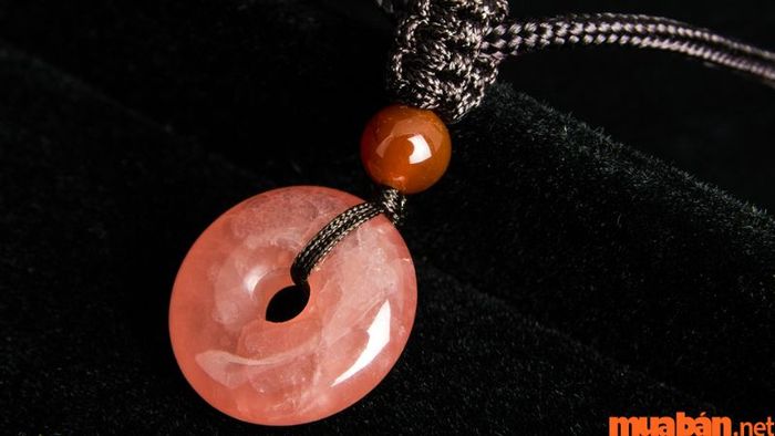 Mặt dây chuyền từ đá Carnelian vô cùng tinh tế