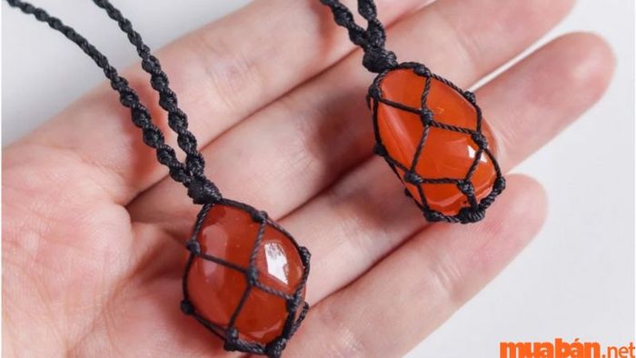 Dây chuyền chế tác từ đá Carnelian đẳng cấp