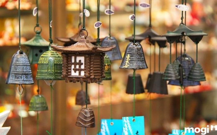 Chuông gió giúp xua đuổi tà ma và tăng cường linh khí cho không gian.