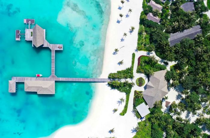 A perfect blend of luxury and family-friendly amenities, Le Méridien Maldives offers stunning overwater bungalows and spacious multi-bedroom beach villas.