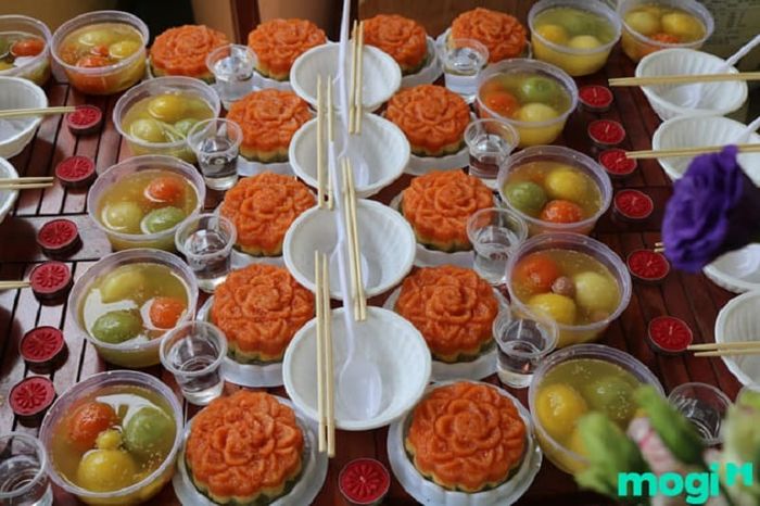 Đọc bài cúng thôi nôi để bày tỏ lòng biết ơn đối với các bà Mụ.