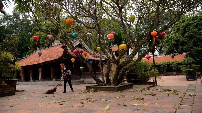 Giữ gìn vệ sinh chung tại chùa