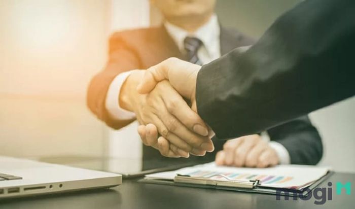 Canh Tuất 2030 có thể kết hợp làm ăn tốt với những người tuổi Canh Tuất, Kỷ Mùi, Bính Thìn.