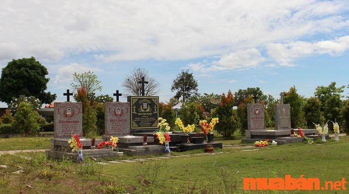 Kích thước mộ cải táng và hỏa táng thường nhỏ hơn rất nhiều so với các loại mộ khác