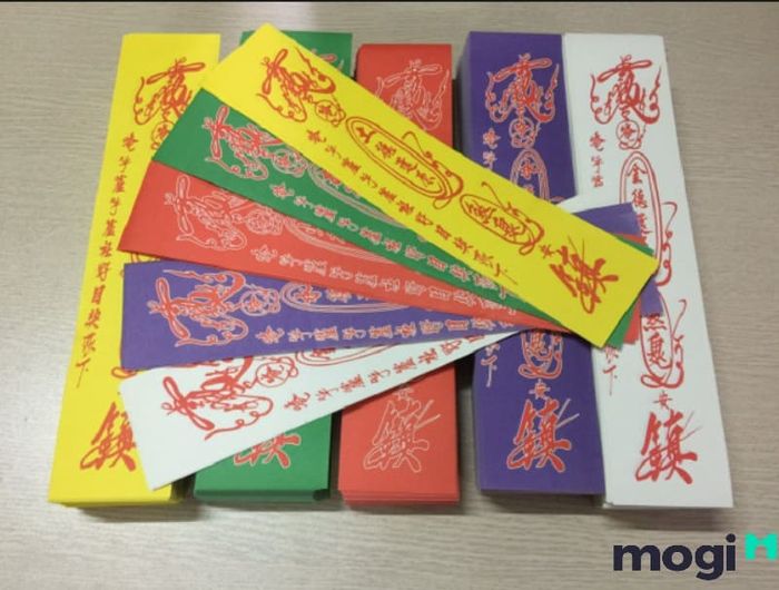 Treo bùa trấn trạch trong nhà