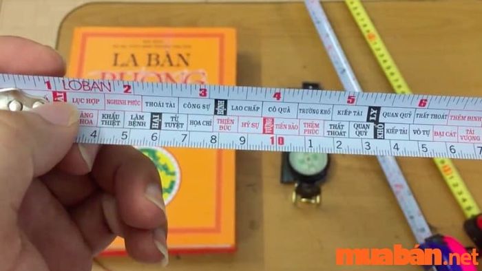 Thước lỗ ban được áp dụng trong xây dựng nhà cửa (Dương Trạch) và xây dựng mộ phần (Âm Trạch)