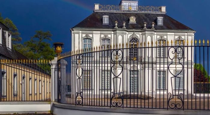 The Falkenlust Palace in Brühl was a delightful surprise for the writer at Dinogo.