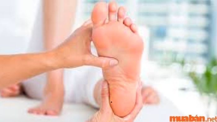Nếu nốt ruồi ảnh hưởng đến phong thủy hoặc vận mệnh của bạn, thì nên cân nhắc việc xóa bỏ nó.