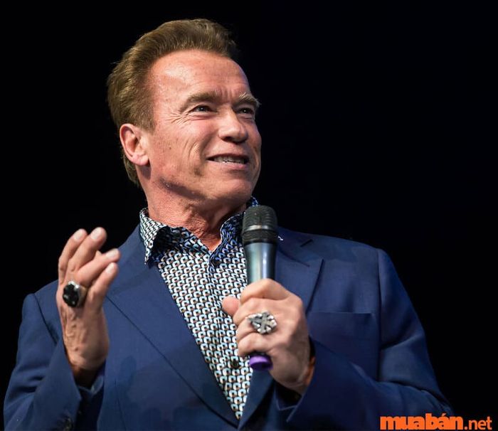Arnold Schwarzenegger – Cựu vận động viên thể hình kiêm diễn viên nổi tiếng người Áo.