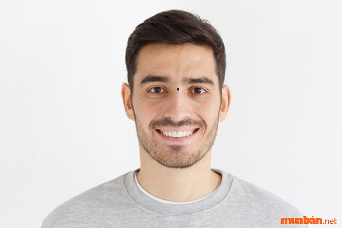 Nam giới có nốt ruồi ở sơn căn có vận mệnh đầy sóng gió và bất ổn