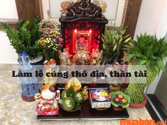 Việc thắp nhang cúng Thổ Địa vào ngày đầu chuyển vào nhà mới là một nghi lễ quan trọng để cầu xin sự bảo vệ và may mắn cho gia đình. Đây là bước khởi đầu để căn nhà mới được thần linh che chở, giúp mọi việc thuận lợi.