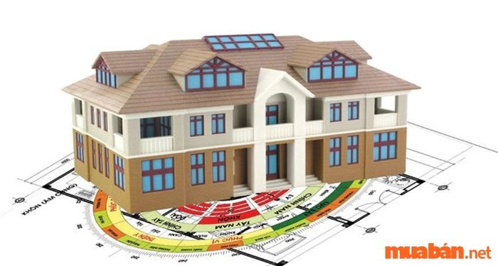 Khi chọn hướng nhà theo tuổi, bạn nên tránh những hướng nào để đảm bảo phong thủy tốt nhất cho gia đình?