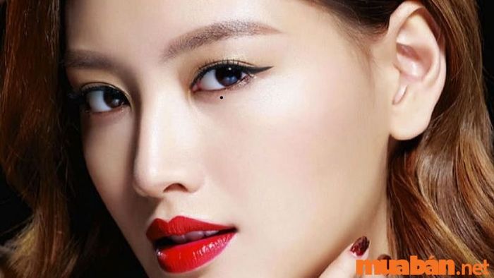 Nốt ruồi dưới mắt ở nữ giới