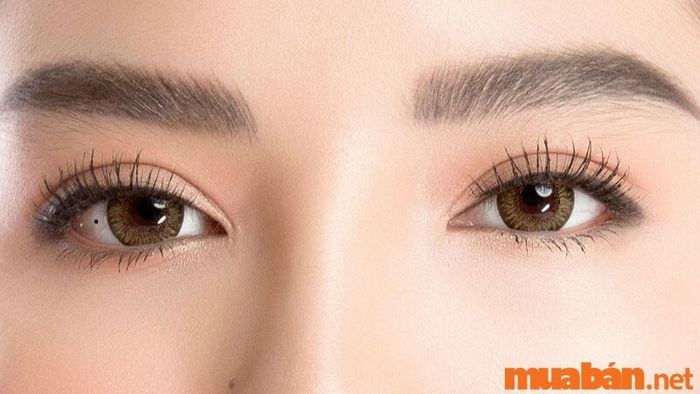 Nốt ruồi trong mắt phải ở nữ giới có ý nghĩa gì?