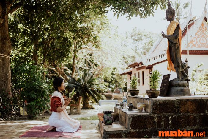 Giấc mơ thấy mình lạy tượng Phật