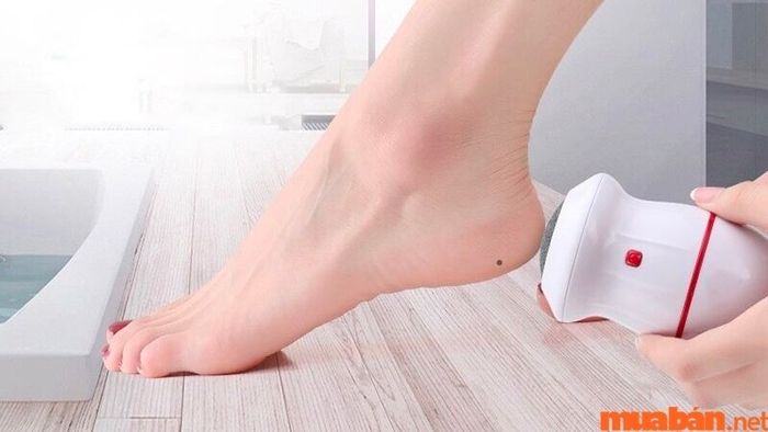 Phụ nữ có nốt ruồi ở gót chân trái thường rất chăm sóc cho gia đình và có một cuộc sống hôn nhân hạnh phúc.