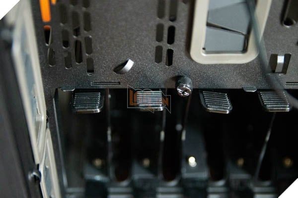 Đánh giá thùng máy CORSAIR 9000D RGB AIRFLOW Super-Tower: Ấn tượng với khả năng mở rộng và làm mát (phiên bản 22)