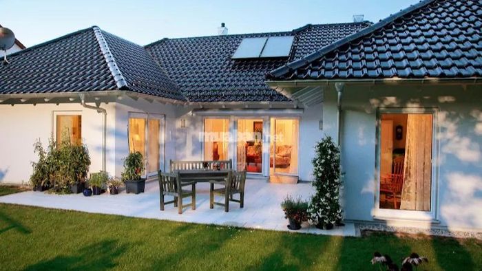 Phong cách nhà chữ U 4 phòng với mái Thái ấm cúng và tinh tế