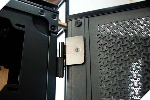 Đánh giá thùng máy CORSAIR 9000D RGB AIRFLOW Super-Tower: Ấn tượng về khả năng mở rộng và làm mát (phiên bản 18)
