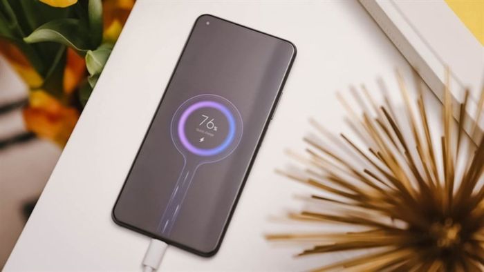 Sạc nhanh 120W là gì và mất bao lâu để sạc đầy pin?