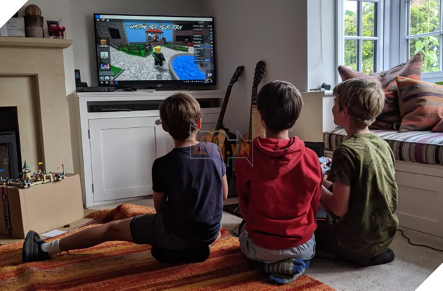 Roblox triển khai các biện pháp hạn chế nghiêm ngặt để bảo vệ người chơi trẻ tuổi khỏi các rủi ro tiềm ẩn.