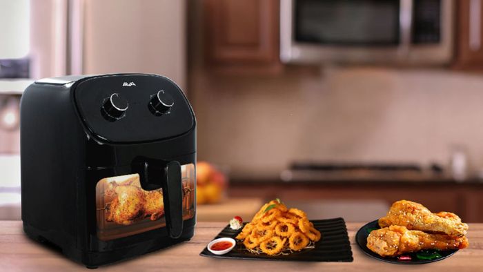 Vậy, bạn nên chọn mua lò vi sóng hay nồi chiên không dầu?