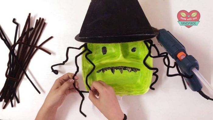 Hướng dẫn làm mặt nạ Halloween từ xốp