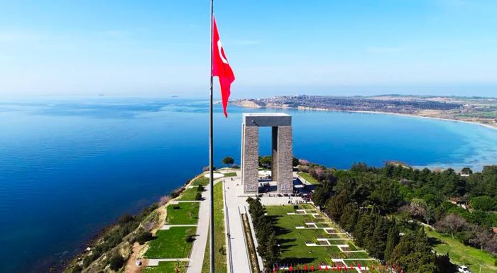 The Çanakkale Martyrs' Memorial honors the bravery and sacrifice of Turkish soldiers who fought in the Gallipoli campaign during World War I.