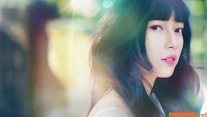 Doona! kể về hành trình của Doona, một nữ thần tượng K-pop đình đám.