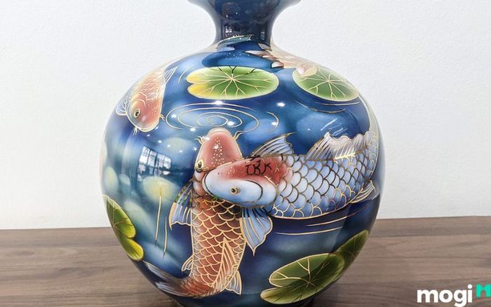 Bình hút tài lộc với họa tiết Cá Chép, mang ý nghĩa thành công và thịnh vượng