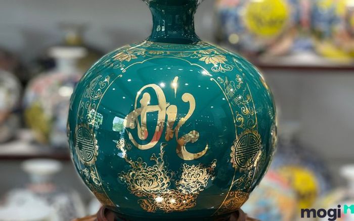 Bình hút lộc phong thủy cho người mệnh Thổ sẽ giúp gia chủ ổn định tài chính và củng cố vận khí tốt đẹp.