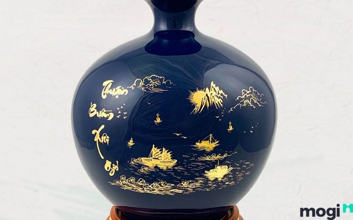 Bình hút lộc thích hợp cho người mệnh Thủy sẽ giúp gia chủ thu hút tài lộc, phát triển công danh và cải thiện vận khí.