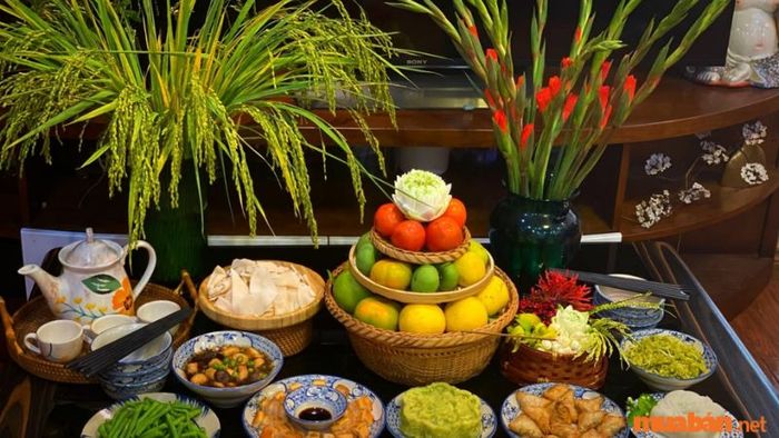 Mâm cỗ cúng gia tiên ngày mùng 1 Tết đầy đủ với hy vọng cầu mong một năm mới an khang, thịnh vượng.