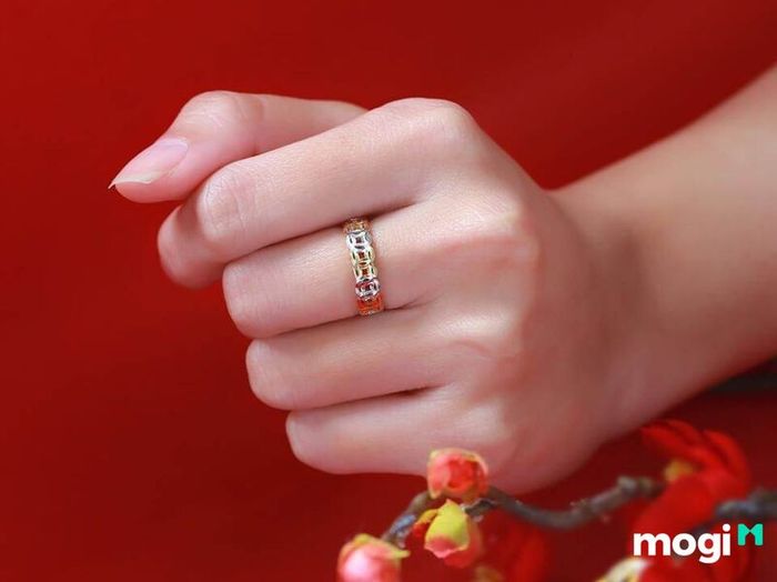 Đeo nhẫn kim tiền ở ngón tay nào là tốt nhất?