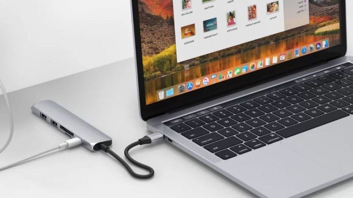 Hub là thiết bị kết nối mạng được sử dụng phổ biến trong các mạng LAN, giúp các máy tính trong mạng có thể trao đổi dữ liệu với nhau.