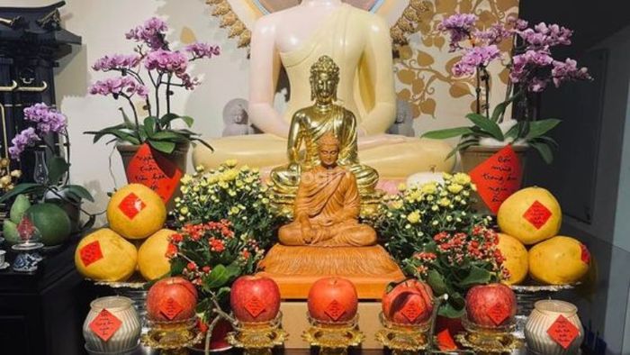 Cách trang trí bàn thờ Phật trong dịp Tết