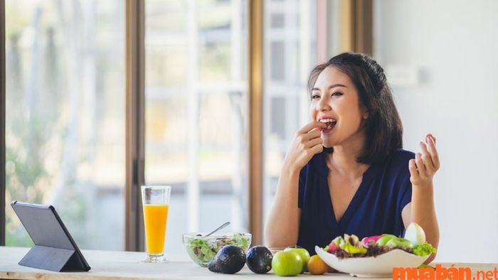 Họ nên duy trì một lối sống khoa học và lành mạnh để bảo vệ sức khỏe, đặc biệt là phòng tránh các vấn đề về hệ thần kinh và hô hấp.