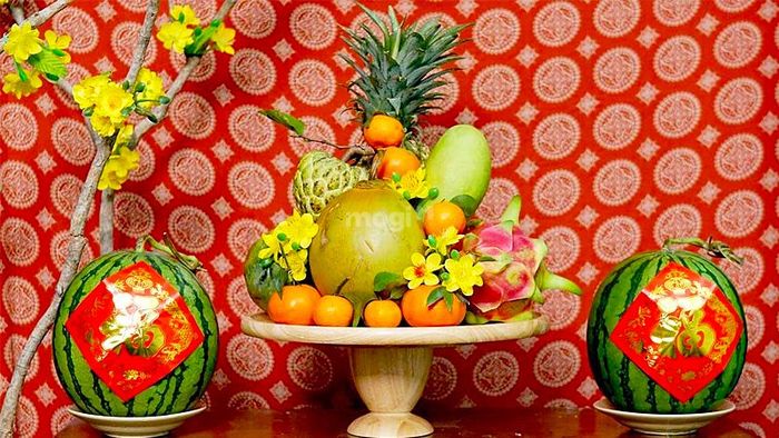 Chuẩn bị các vật dụng cần thiết để trang trí bàn thờ