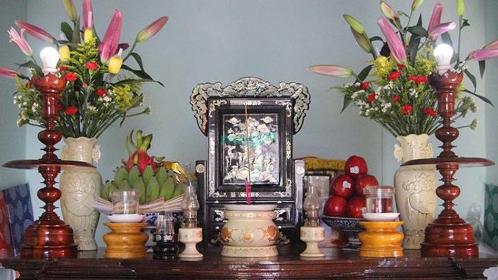 Cách bài trí bàn thờ tại miền Trung vào dịp Tết