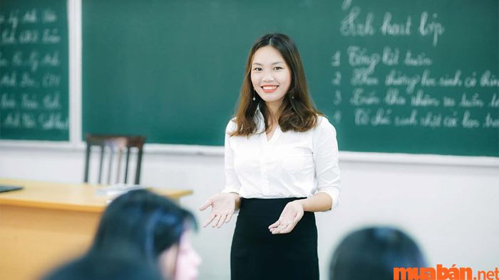 Họ phù hợp làm việc trong ngành giáo dục, nơi có thể truyền đạt kiến thức và giúp đỡ người khác phát triển.